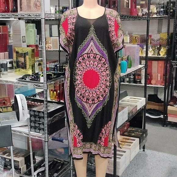 Printed Women's Dresses Size One - Picture 2 of 3